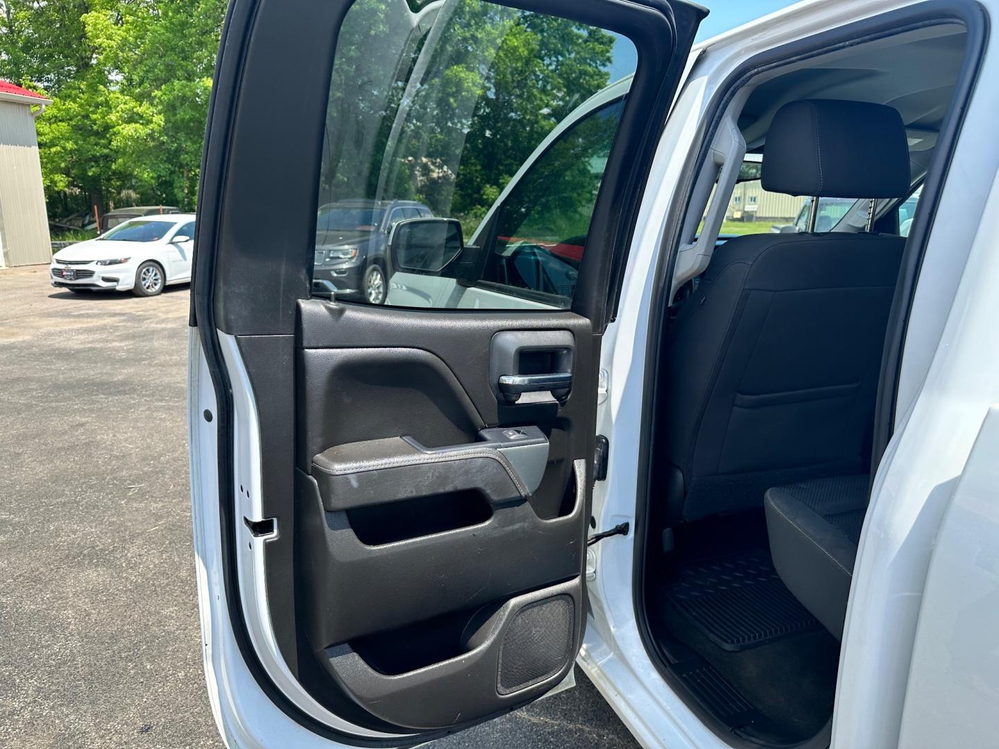 2017 White /Black Chevrolet Silverado 1500 LT (1GCVKREH5HZ) with an 4.3L V6 OHV 12V engine, 6-Speed Automatic transmission, located at 11115 Chardon Rd. , Chardon, OH, 44024, (440) 214-9705, 41.580246, -81.241943 - Photo#36